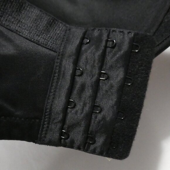 DEESSE LINGERIE | 40 DDD | Black Underwire Bra With Red Lace Accents - Picture 14 of 15